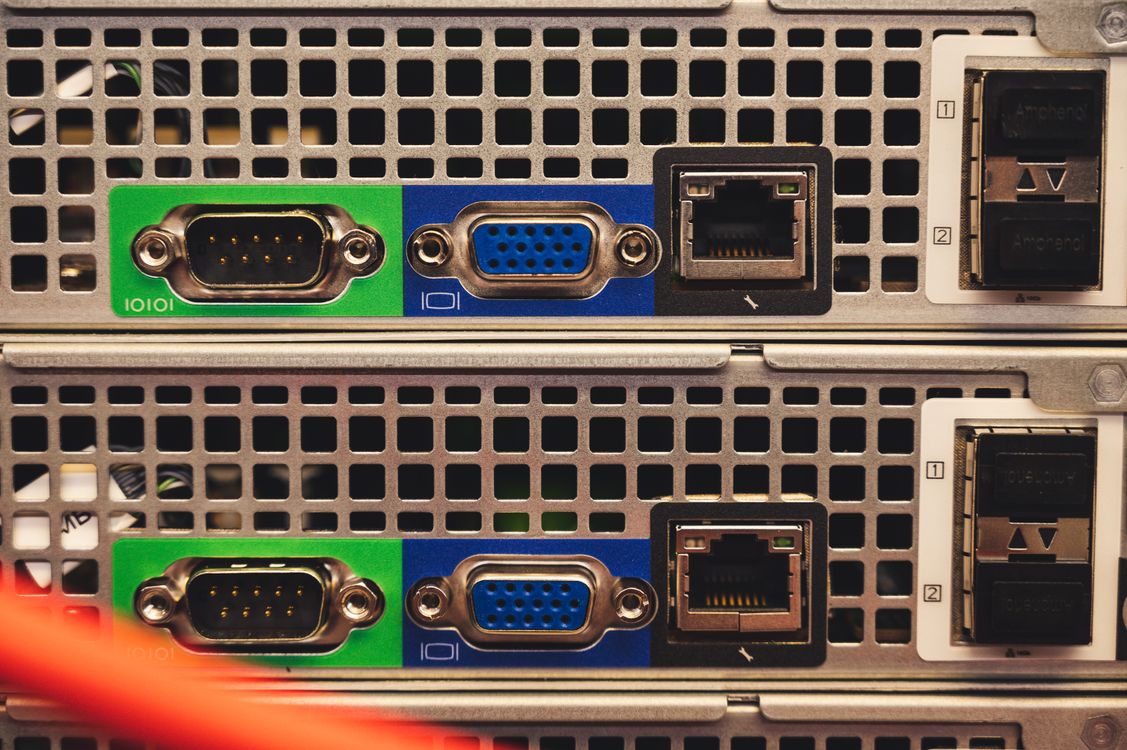 Gros plan sur le port Ethernet représentant les interfaces de transfert d'interception légale HI1, HI2 et HI3
