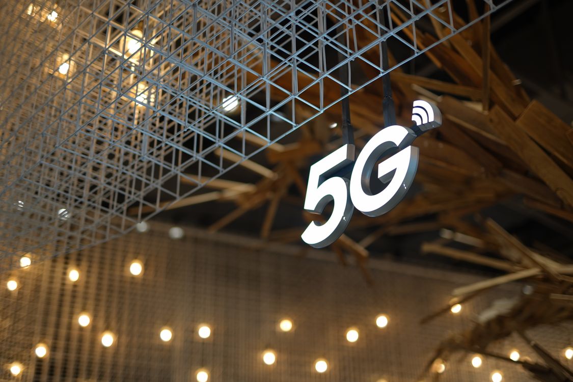 Symbole de la technologie 5G représentant les interfaces X1, X2 et X3 dans l'architecture LI 5G du 3GPP